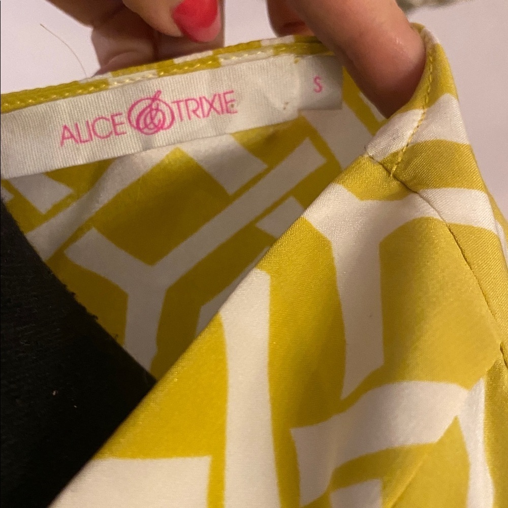 Alice & Trixie Yellow and White Patterned silk dress size s new - Picture 2 of 4